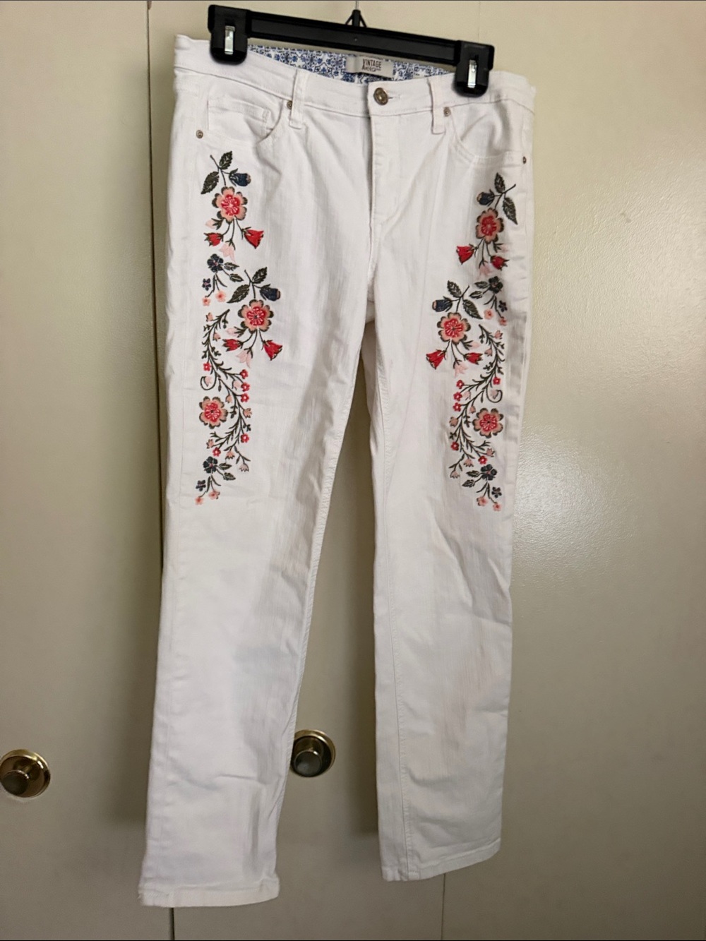 Vintage America Embroidered Floral White Women’s Jeans - size 6